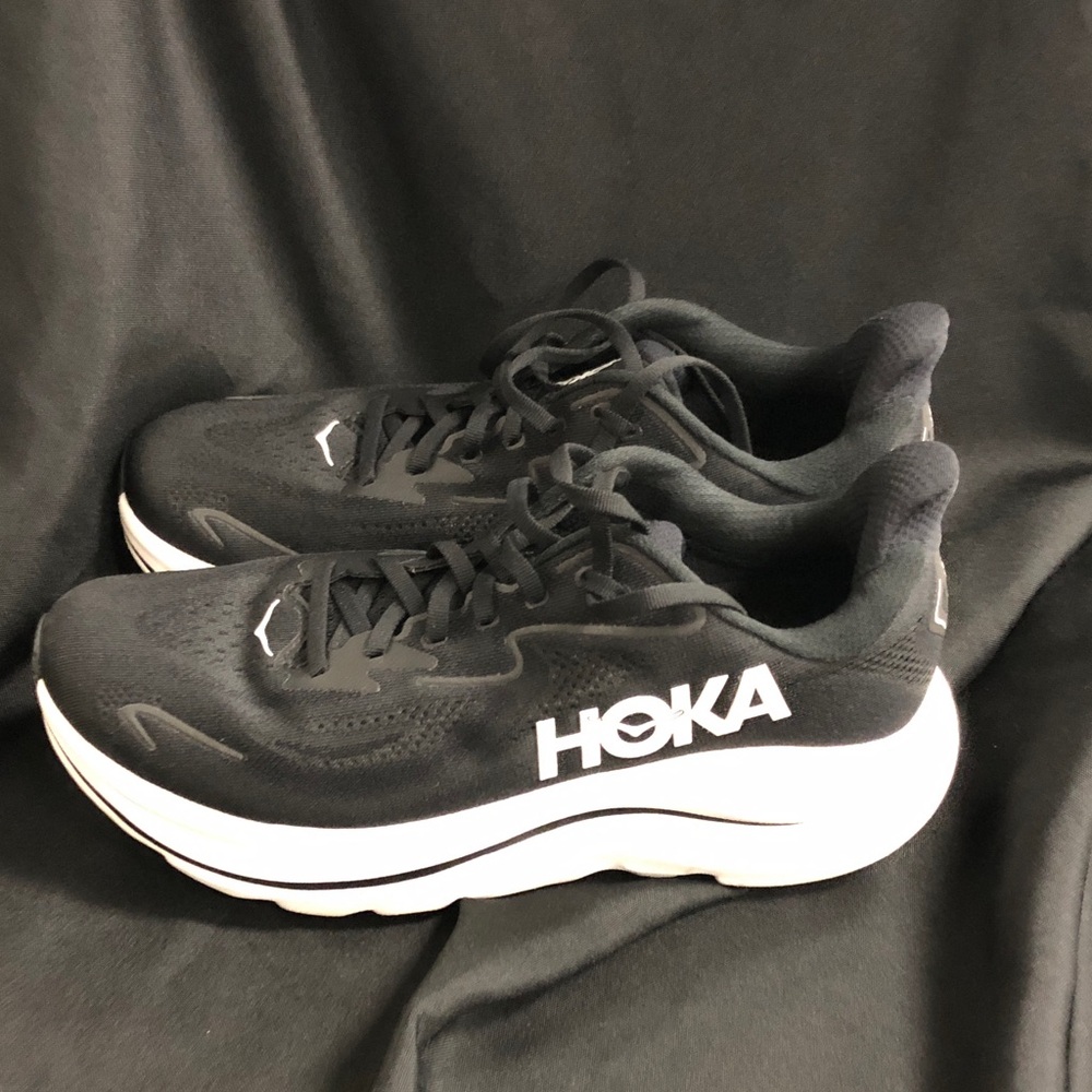 Women’s Clifton 10 Hoka Sz 10.5B Black Athletic Shoes